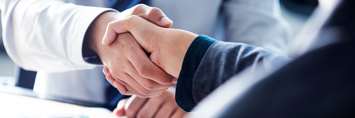 Amputation Compensation Claims – How Much Compensation Am I Eligible to Claim? Picture of a medical professional shaking hands with a patient.